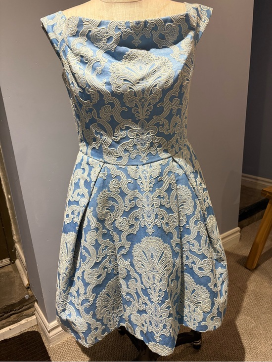 Topshop Dresses & Skirts - Topshop size 6 Blue and Cream Brocade Fit-and-Flare Dress